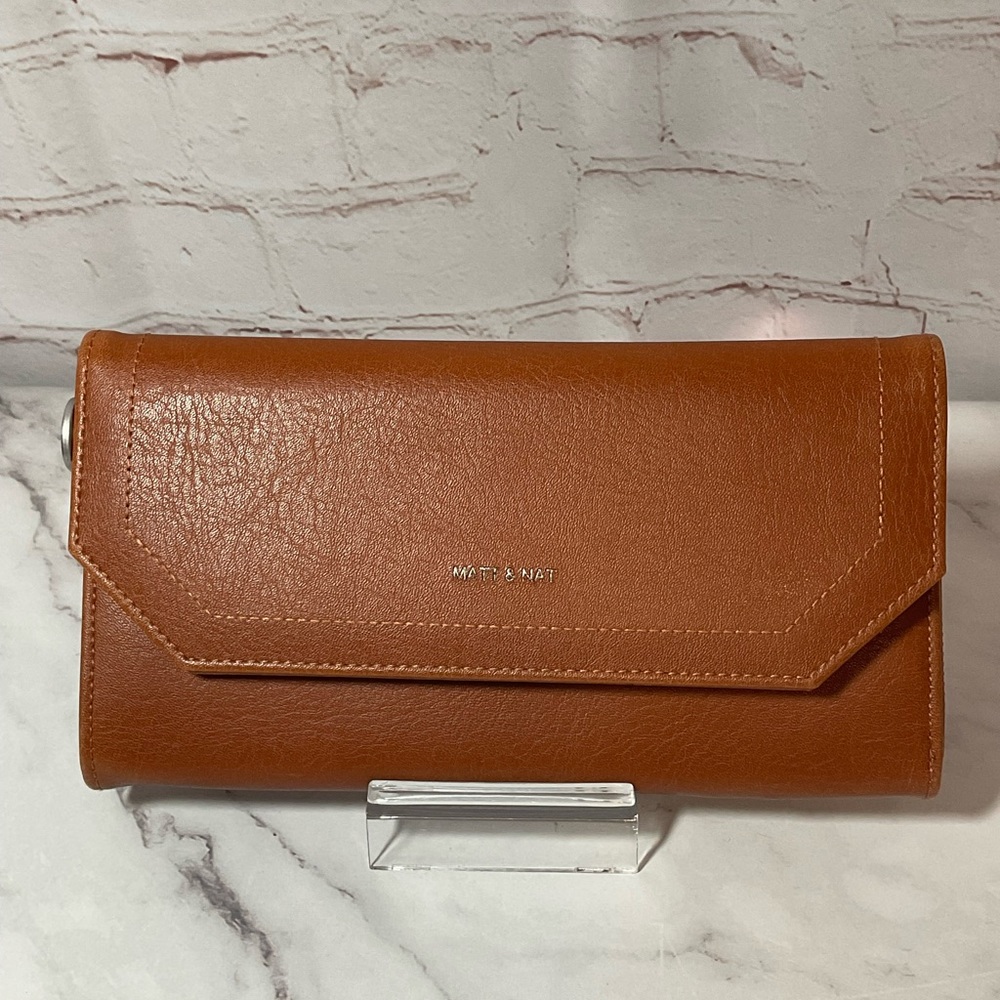 NWOT Matt & Nat Brown Clutch